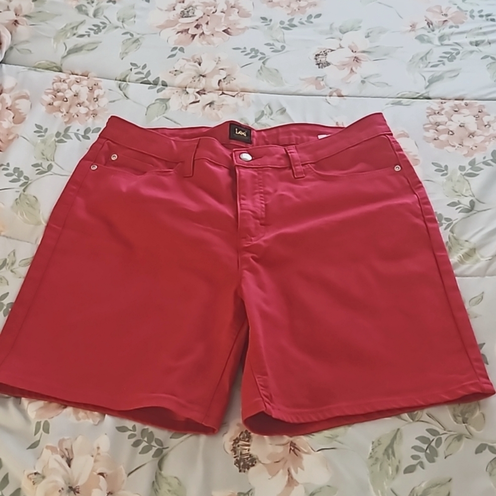LEE Cranberry colored shorts jean material lots of pockets size 14